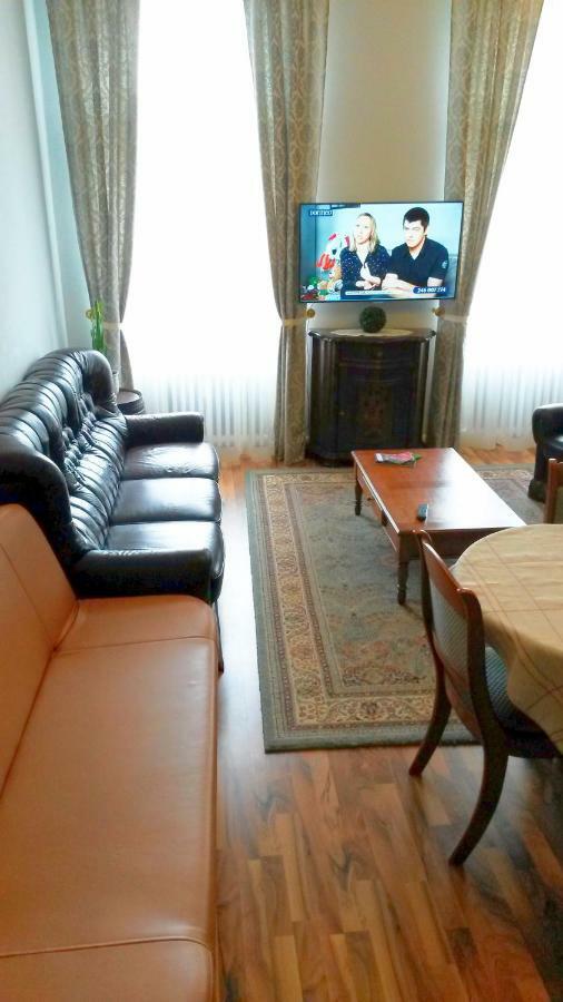 קרלובי וארי Vintage Apartment מראה חיצוני תמונה