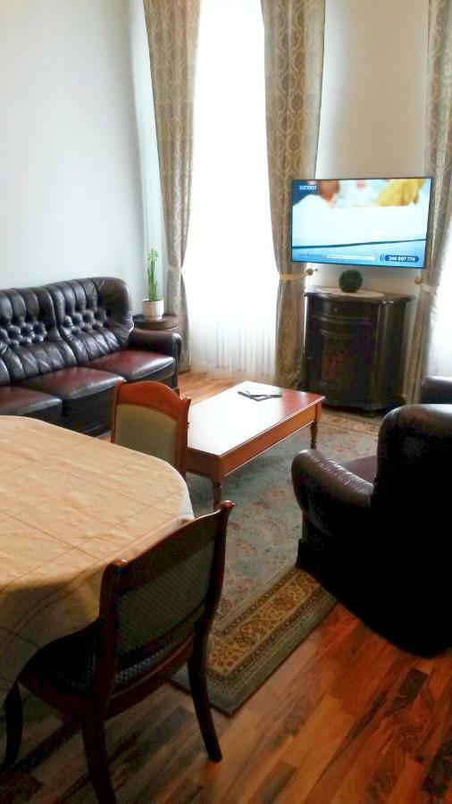 קרלובי וארי Vintage Apartment מראה חיצוני תמונה