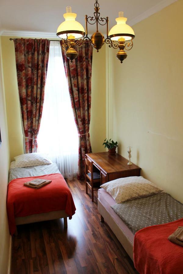 קרלובי וארי Vintage Apartment מראה חיצוני תמונה