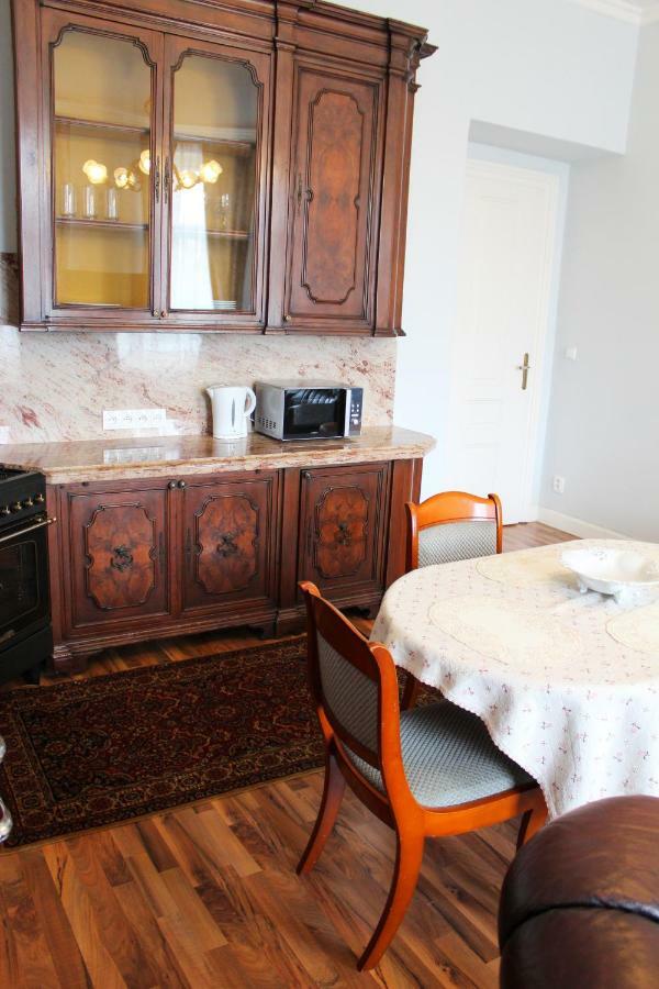 קרלובי וארי Vintage Apartment מראה חיצוני תמונה